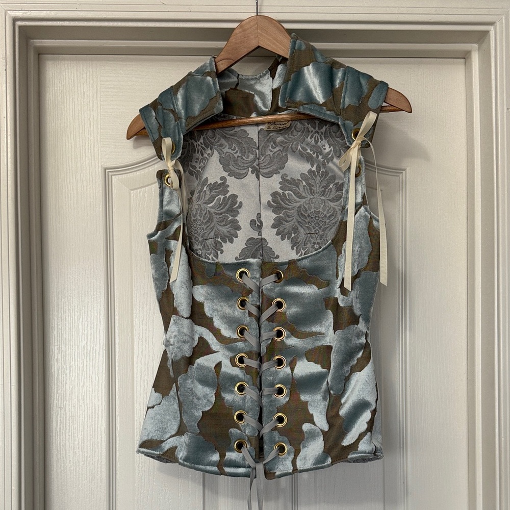 Damsel In This Dress Underbust Collared Corset and Accessories